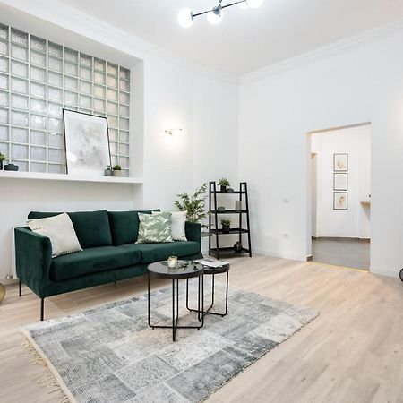 Four Bedroom Apartment, Old Town Bukares Bagian luar foto