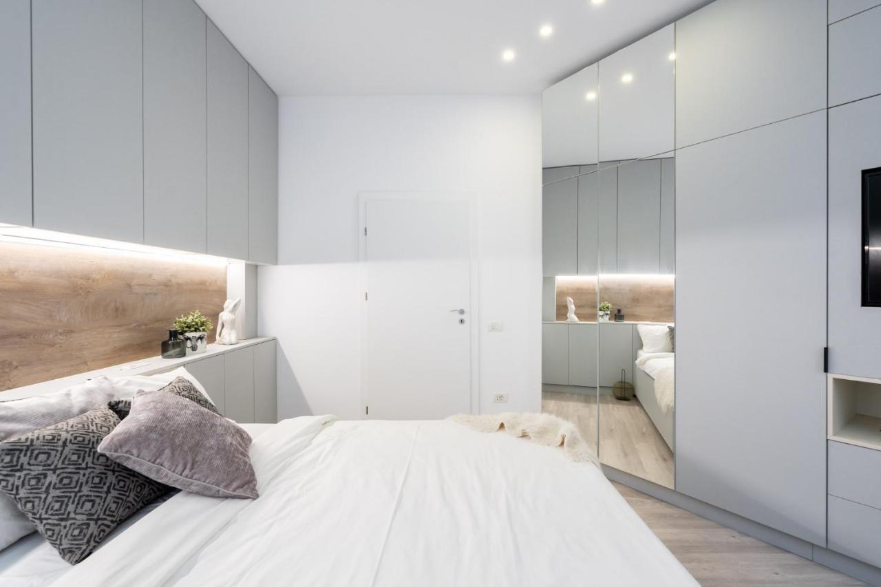 Four Bedroom Apartment, Old Town Bukares Bagian luar foto
