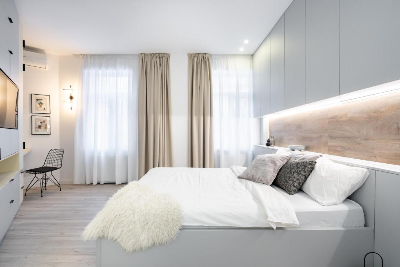 Four Bedroom Apartment, Old Town Bukares Bagian luar foto