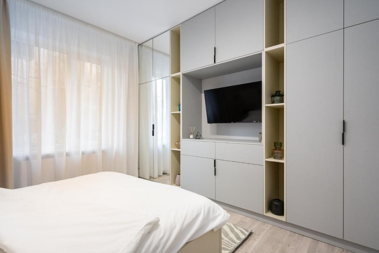 Four Bedroom Apartment, Old Town Bukares Bagian luar foto