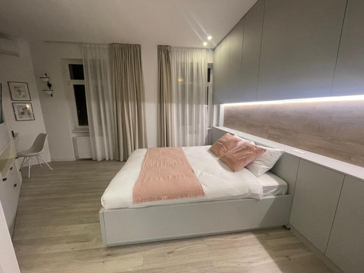 Four Bedroom Apartment, Old Town Bukares Bagian luar foto