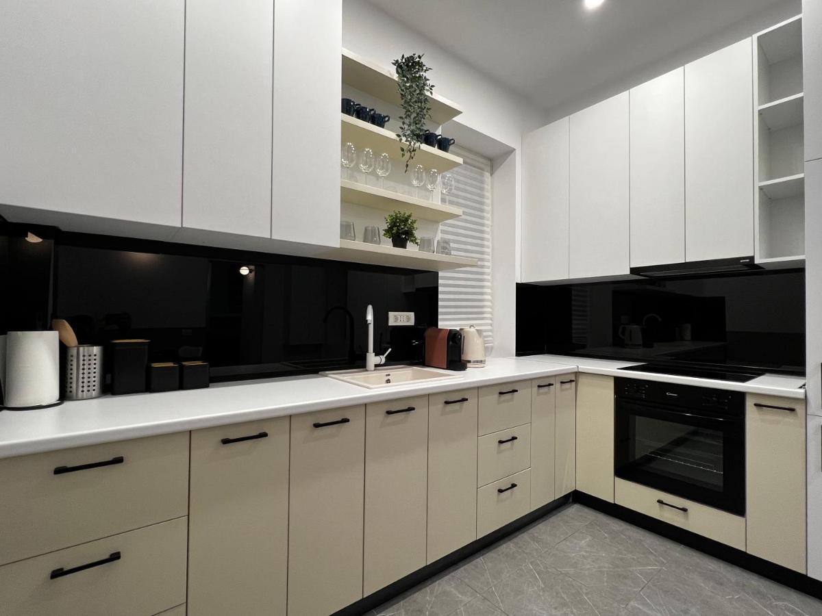 Four Bedroom Apartment, Old Town Bukares Bagian luar foto