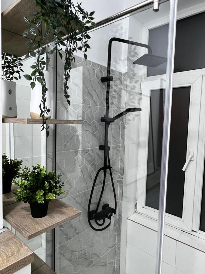 Four Bedroom Apartment, Old Town Bukares Bagian luar foto