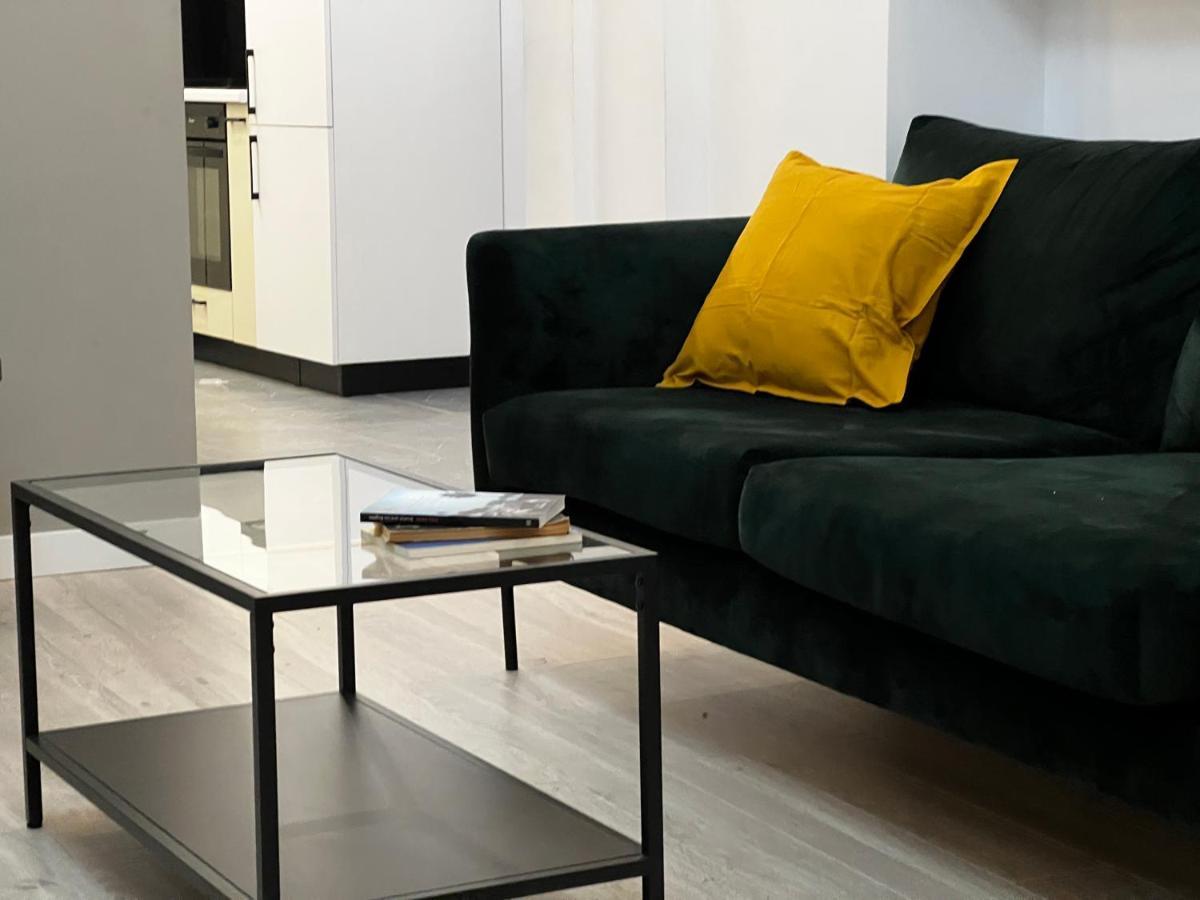 Four Bedroom Apartment, Old Town Bukares Bagian luar foto