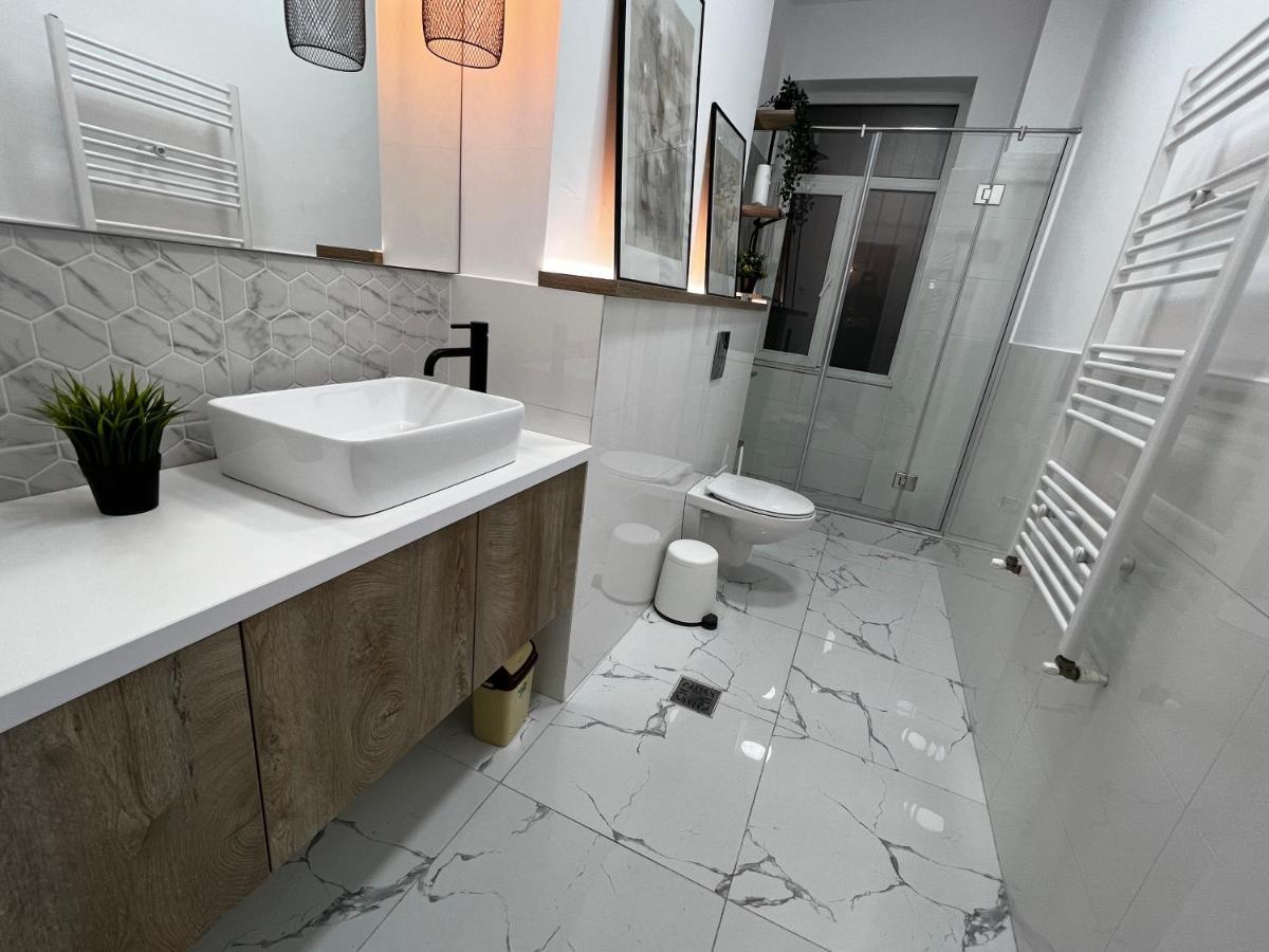 Four Bedroom Apartment, Old Town Bukares Bagian luar foto