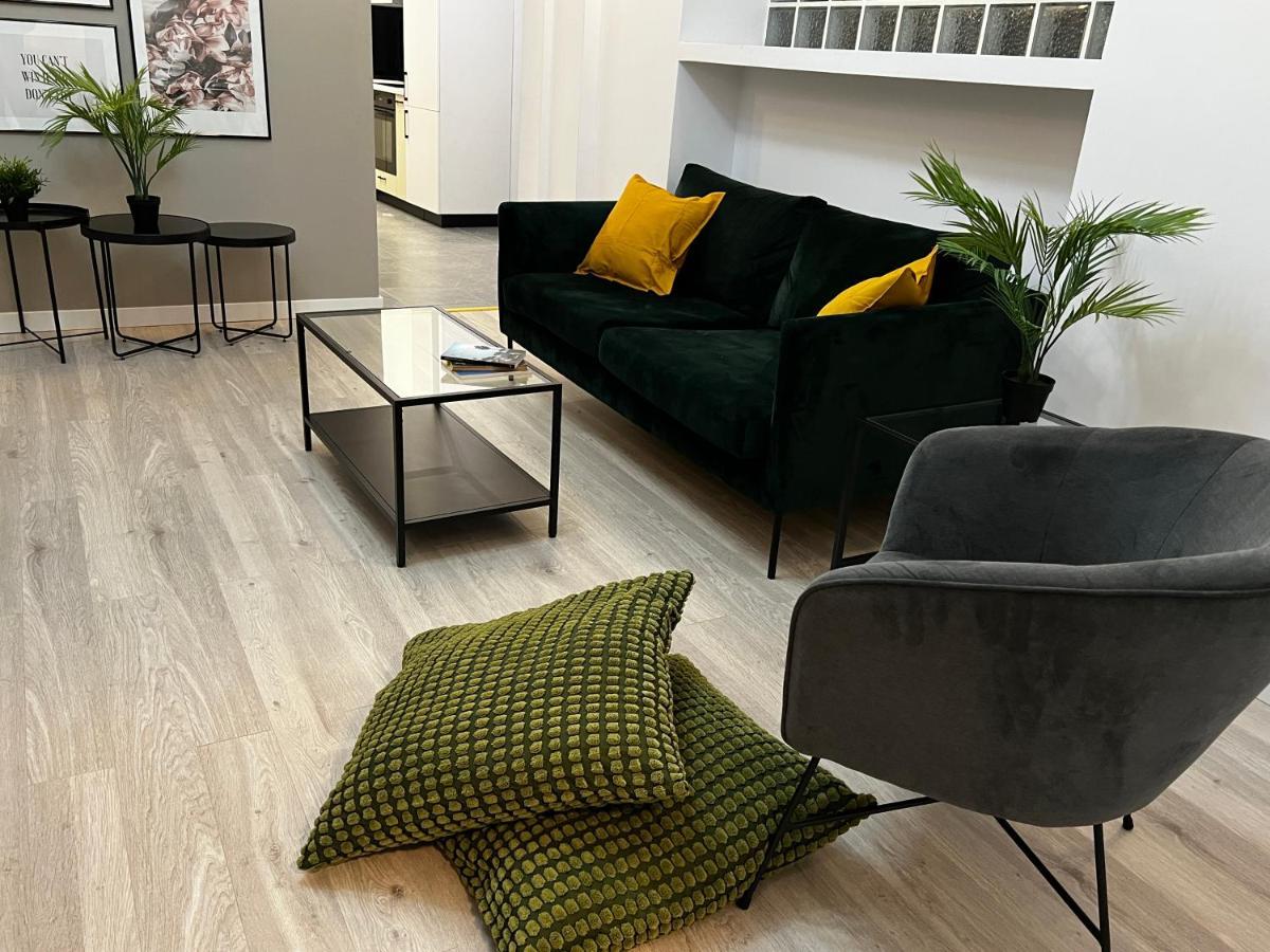 Four Bedroom Apartment, Old Town Bukares Bagian luar foto