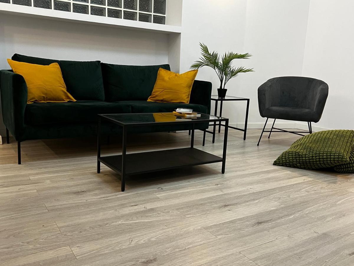 Four Bedroom Apartment, Old Town Bukares Bagian luar foto