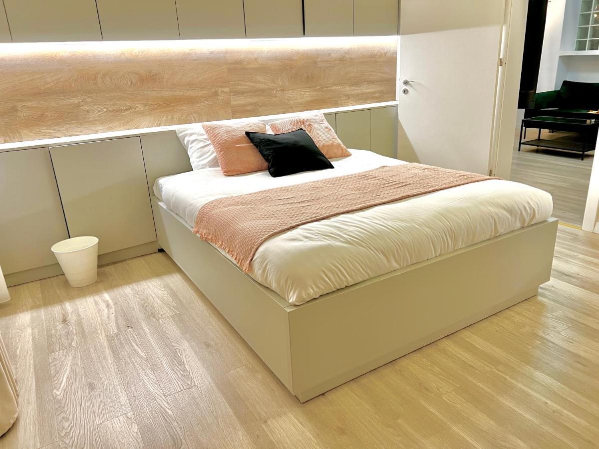 Four Bedroom Apartment, Old Town Bukares Bagian luar foto