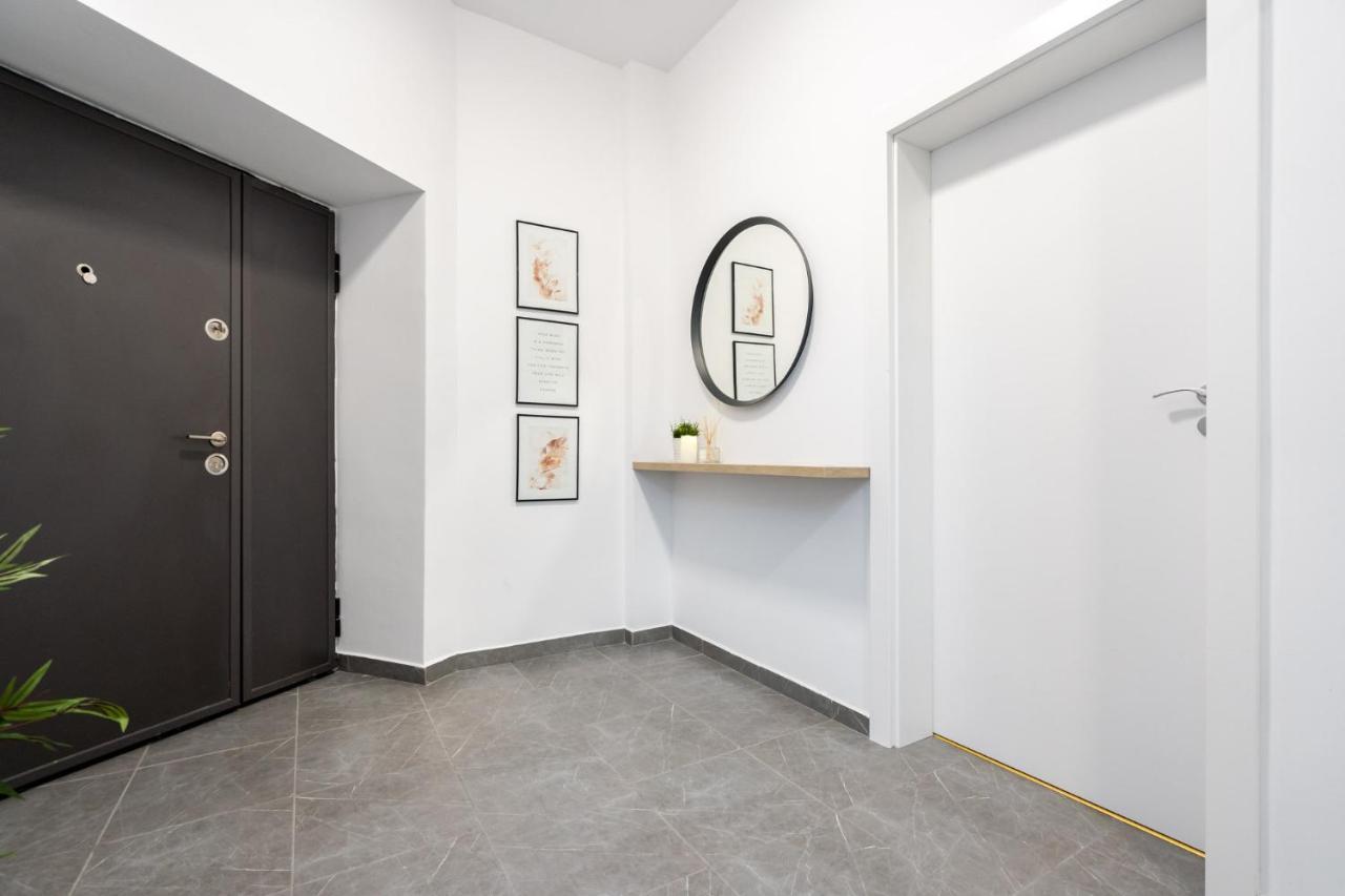 Four Bedroom Apartment, Old Town Bukares Bagian luar foto