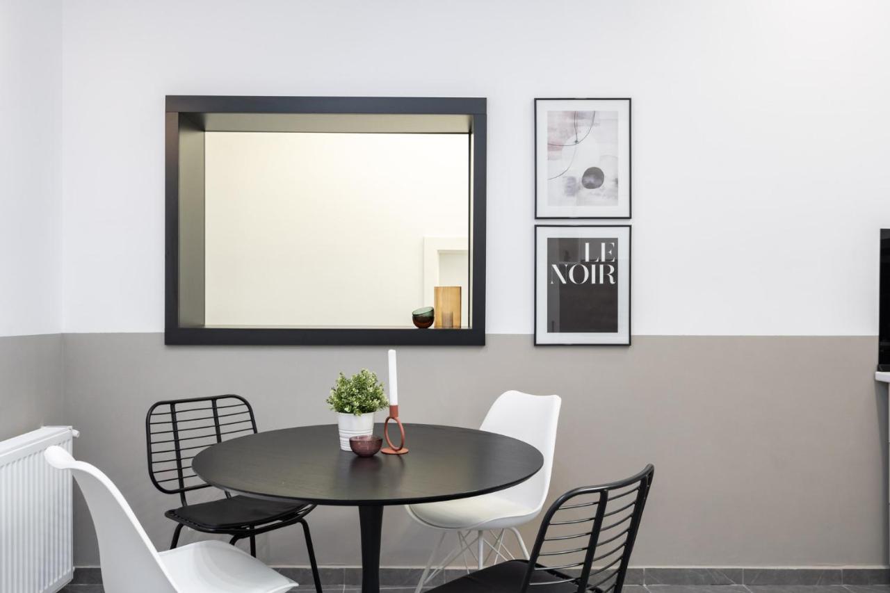 Four Bedroom Apartment, Old Town Bukares Bagian luar foto