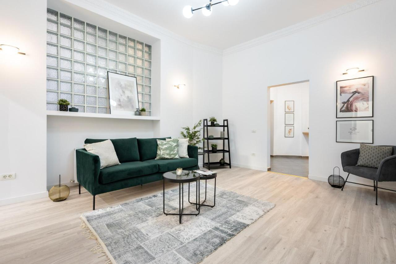 Four Bedroom Apartment, Old Town Bukares Bagian luar foto