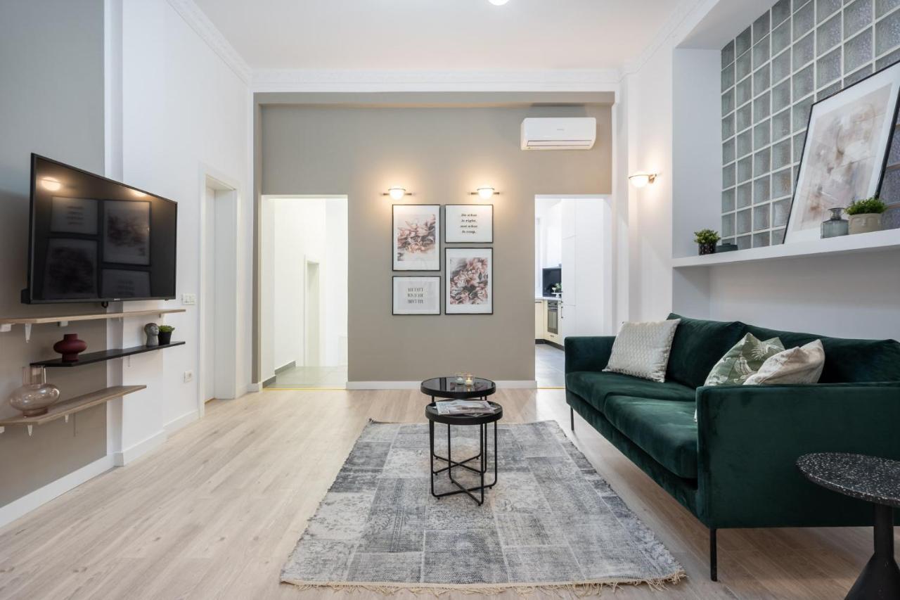 Four Bedroom Apartment, Old Town Bukares Bagian luar foto