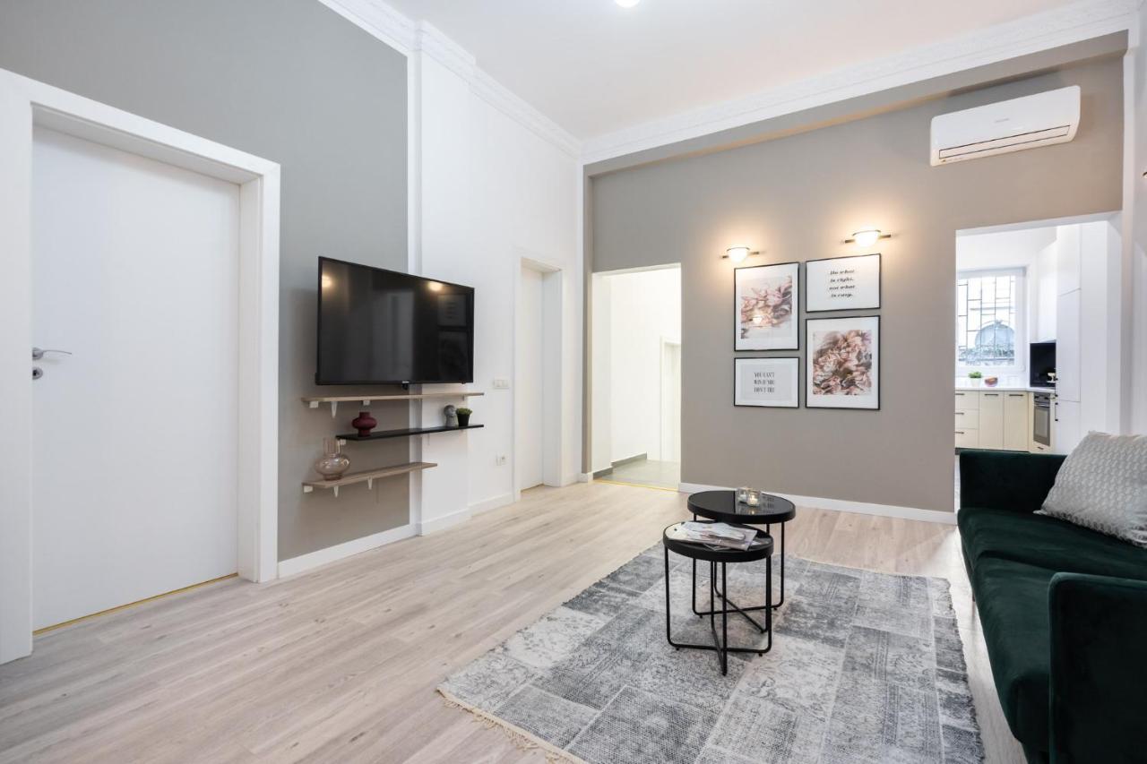Four Bedroom Apartment, Old Town Bukares Bagian luar foto