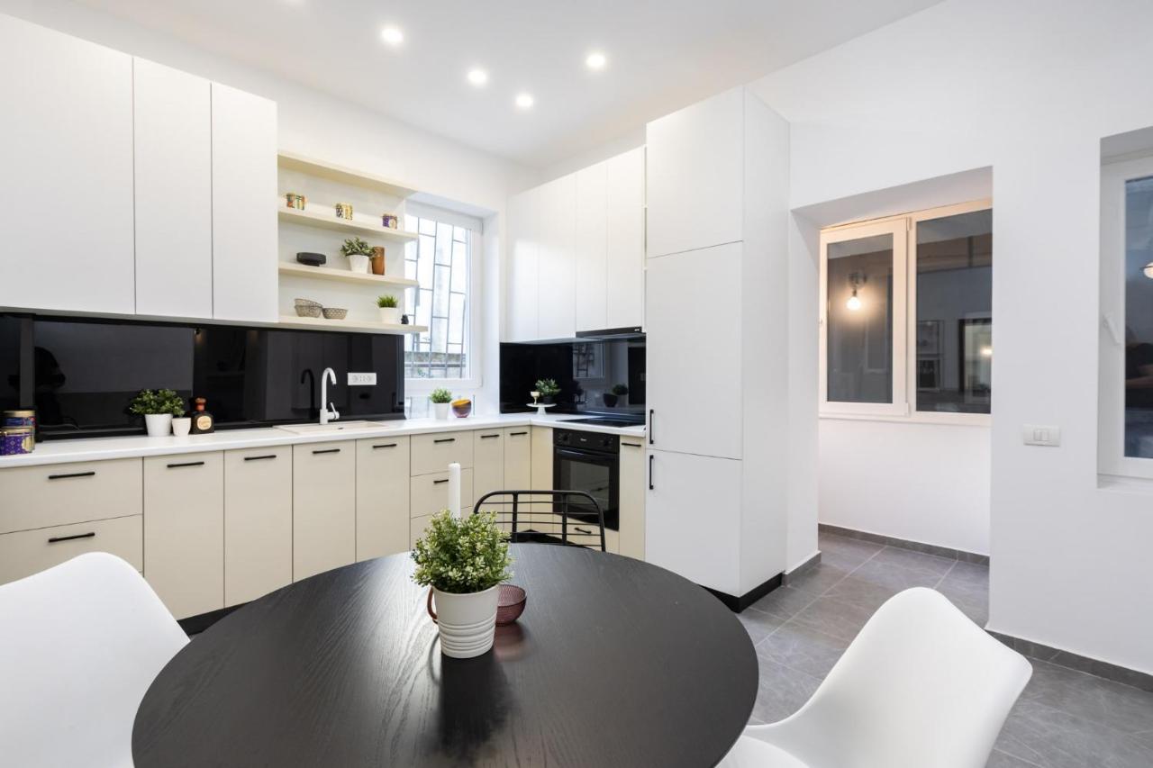 Four Bedroom Apartment, Old Town Bukares Bagian luar foto