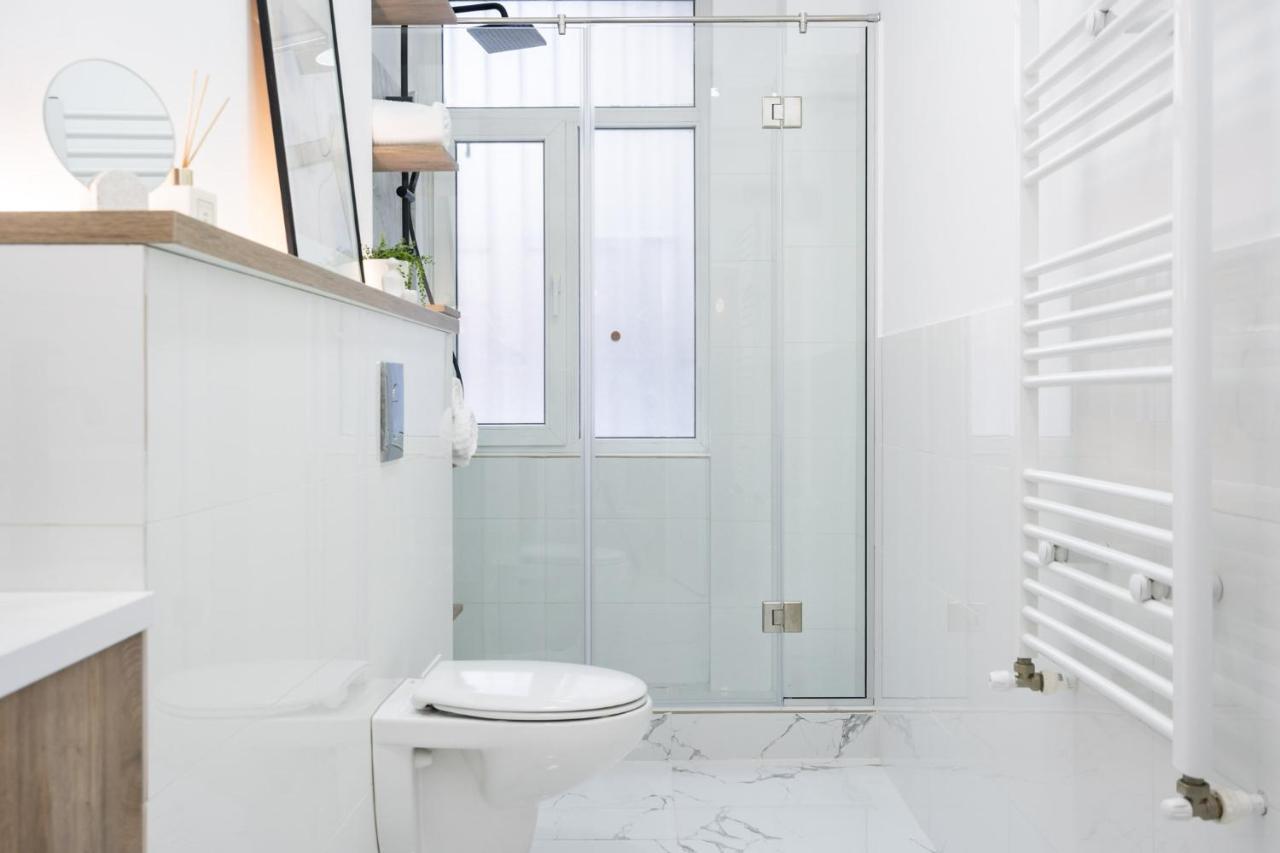 Four Bedroom Apartment, Old Town Bukares Bagian luar foto